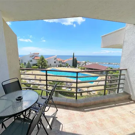 מלון דירות Marina St. Vlas 4*